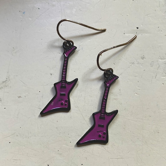 Fun vintage pink guitar earrings - Picture 1 of 9
